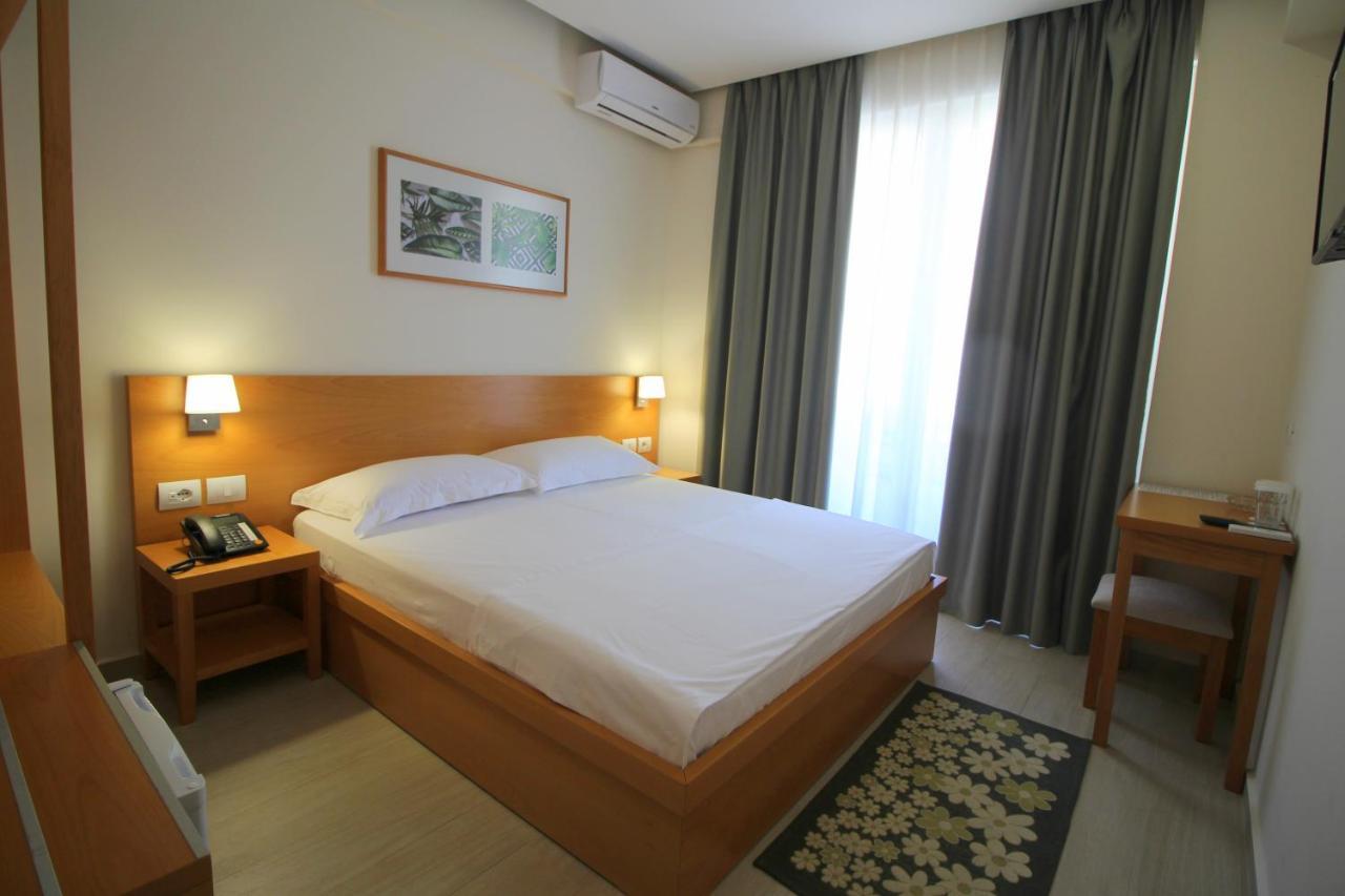 Hotel Ari 2 Sarandë Exterior foto