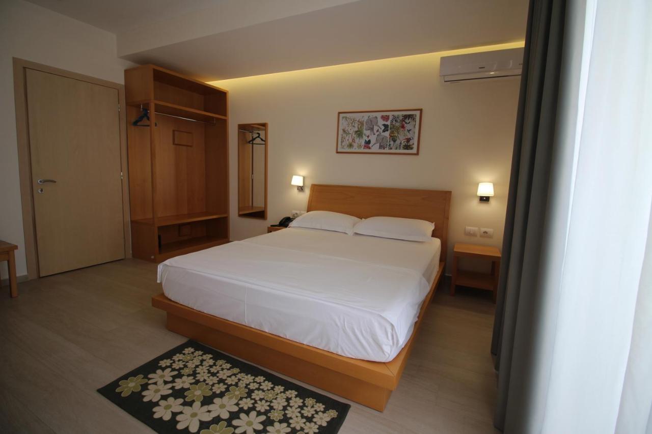 Hotel Ari 2 Sarandë Exterior foto