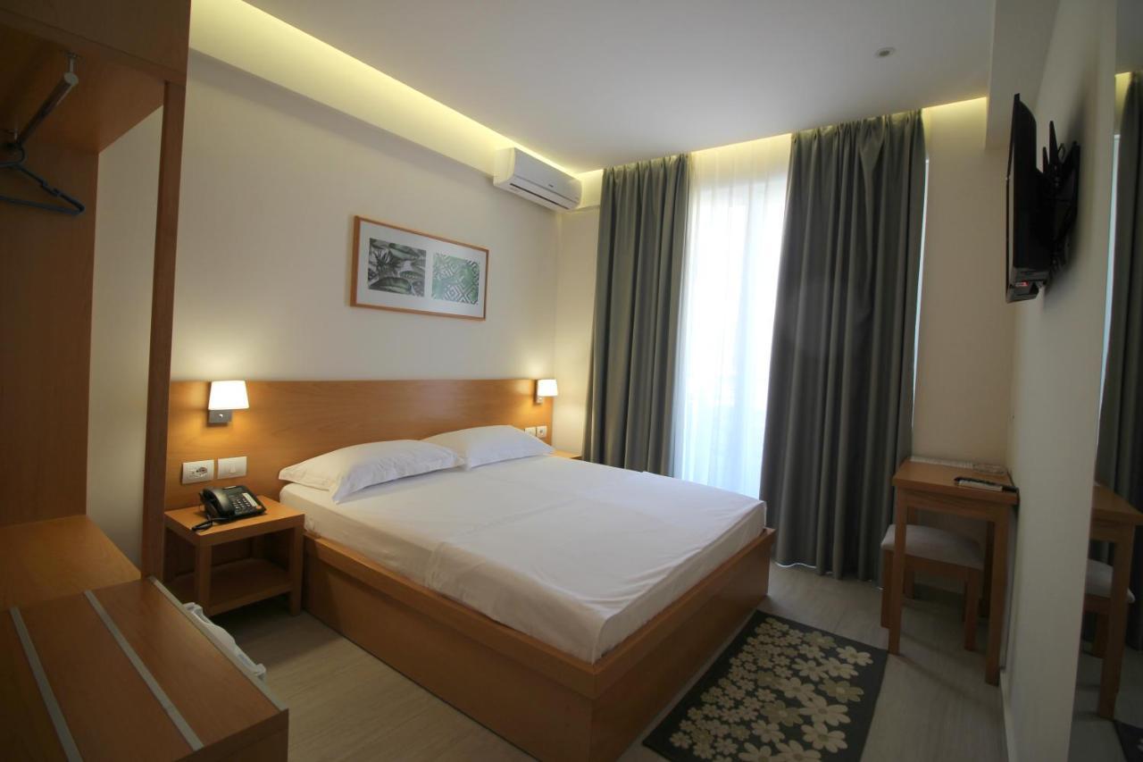Hotel Ari 2 Sarandë Exterior foto