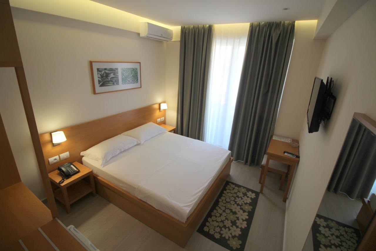 Hotel Ari 2 Sarandë Exterior foto