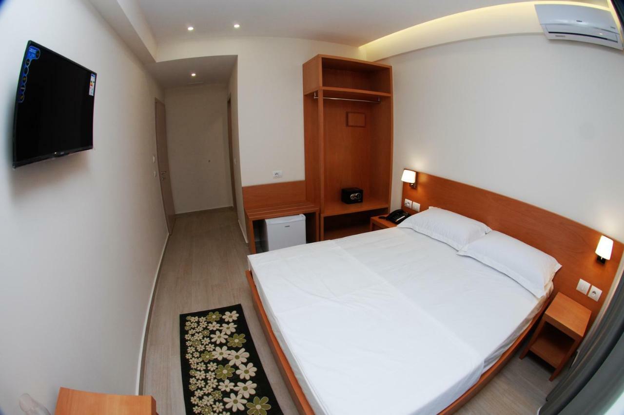 Hotel Ari 2 Sarandë Exterior foto