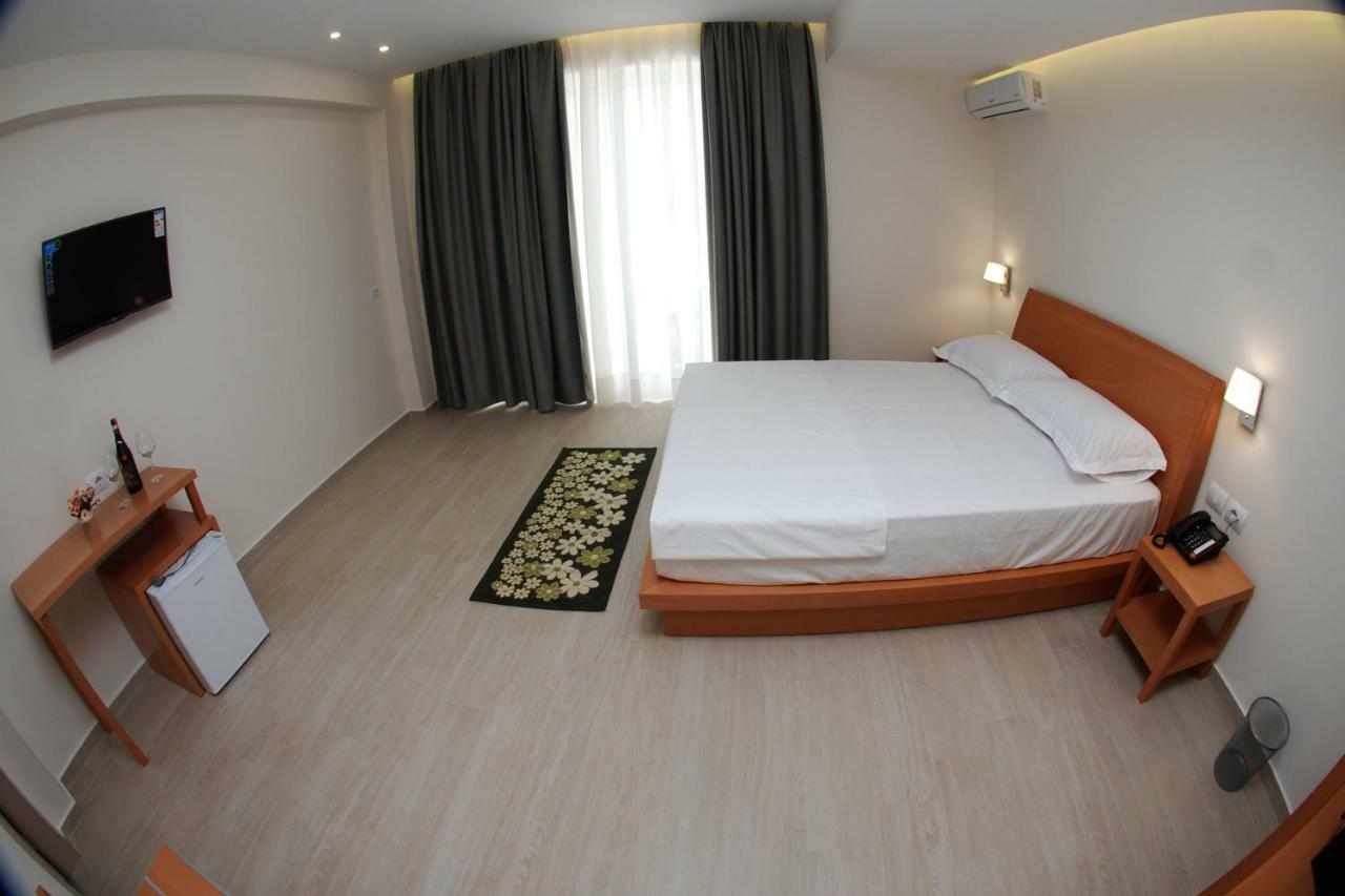 Hotel Ari 2 Sarandë Exterior foto
